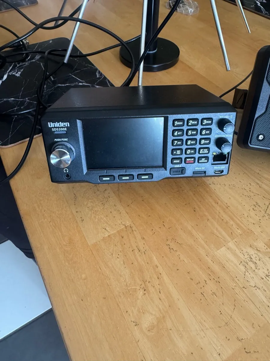 Uniden radio scanner - Image 1