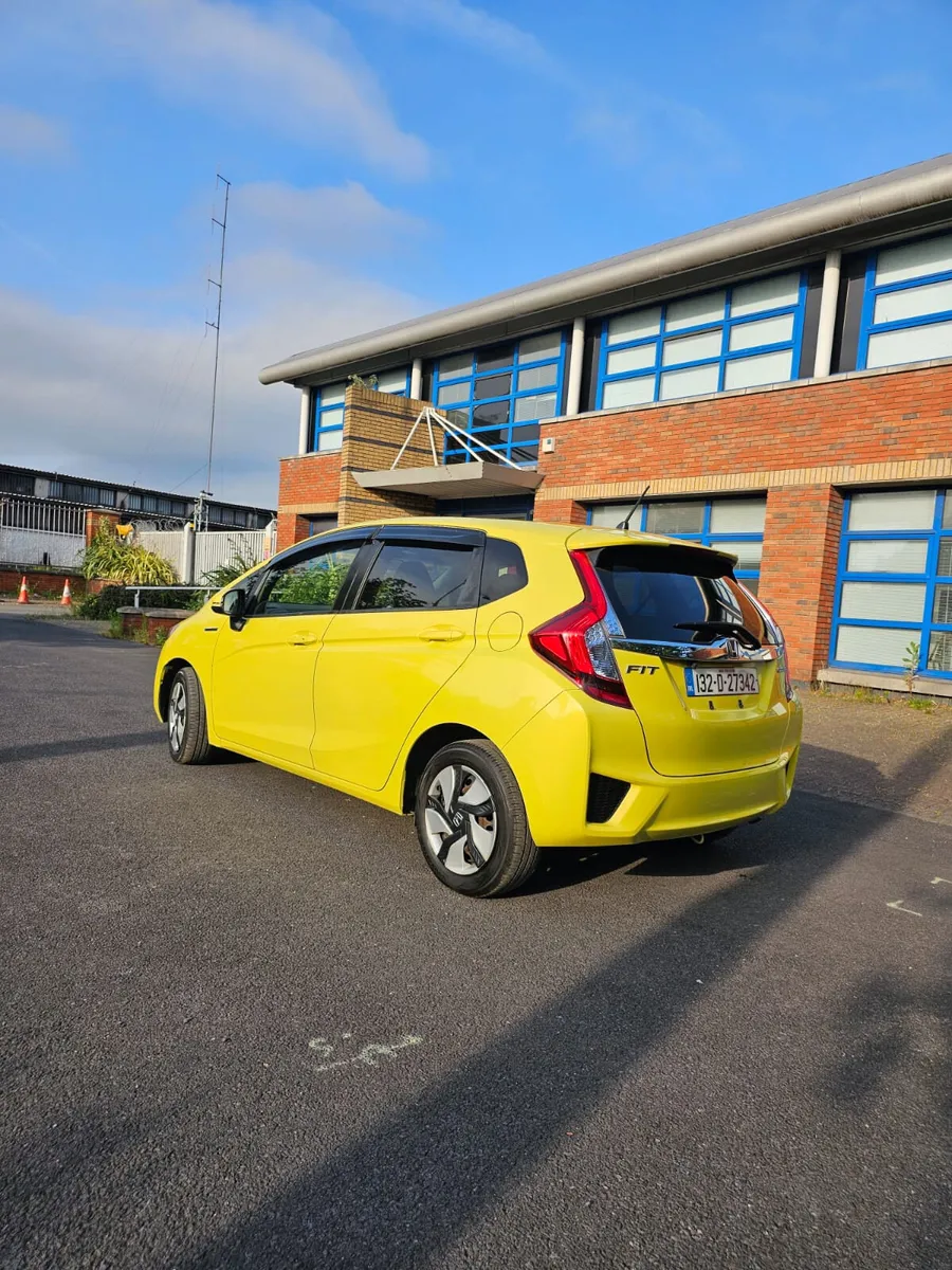 Honda Fit 2013 Hybrid Autromatic - Image 3