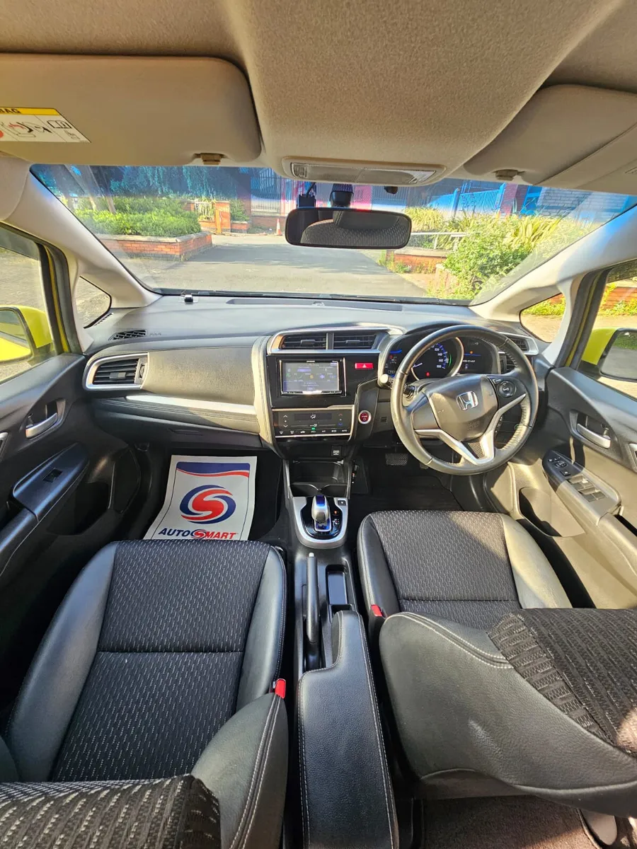 Honda Fit 2013 Hybrid Autromatic - Image 4