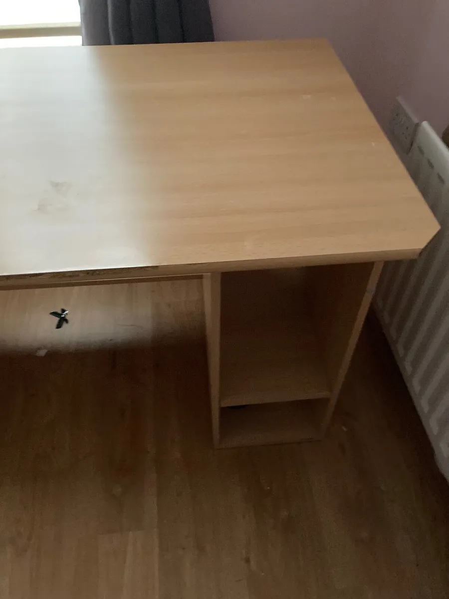 Computer desk - Image 1
