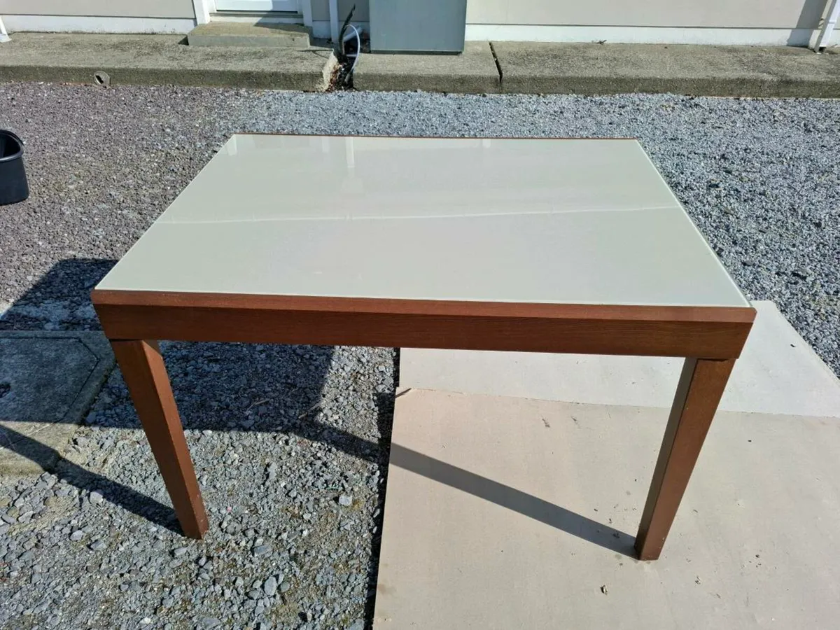 Kitchen table - Image 1