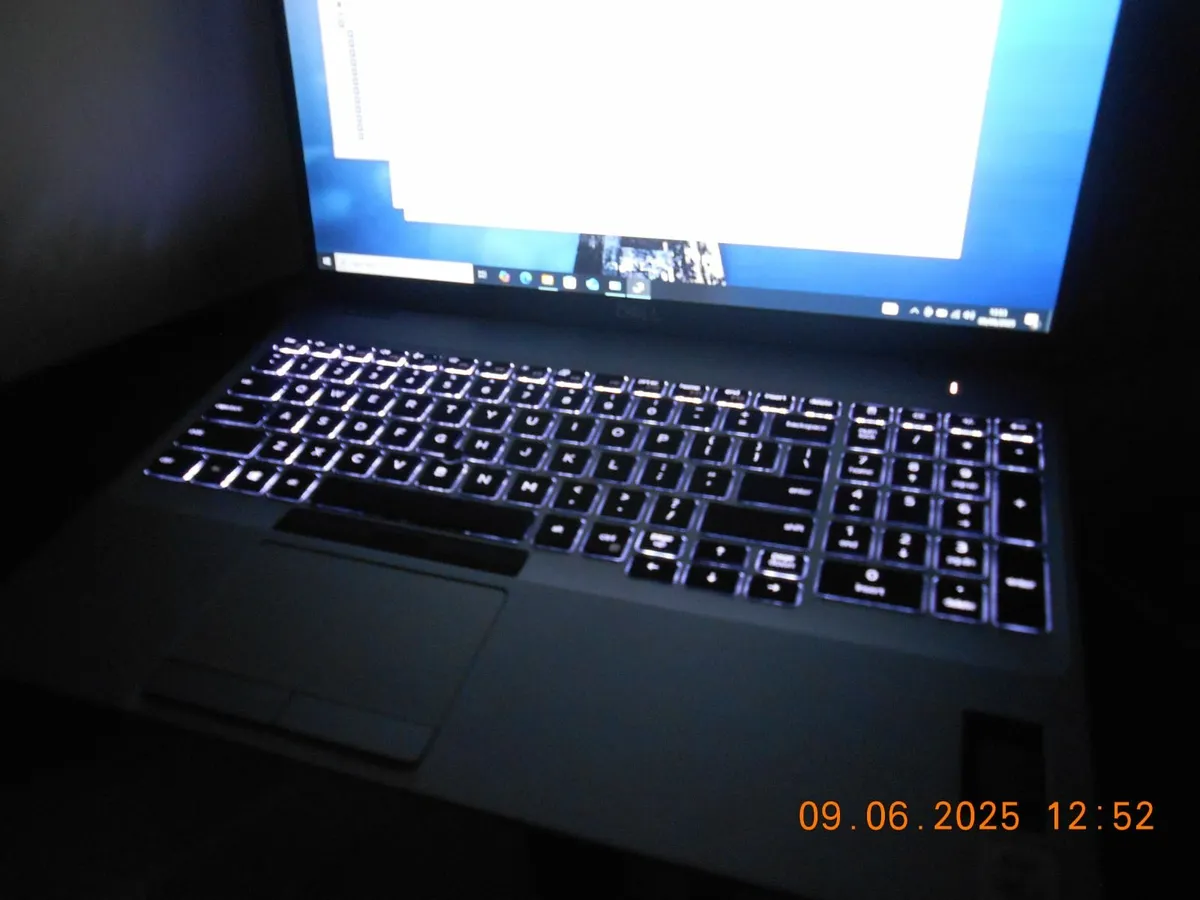 DELL Latitude 5511 15.6 ” Intel i7 10th Gen - Image 3