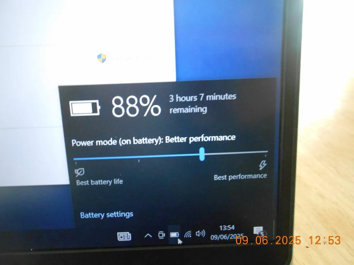DELL Latitude 5511 15.6 ” Intel i7 10th Gen - Image 4
