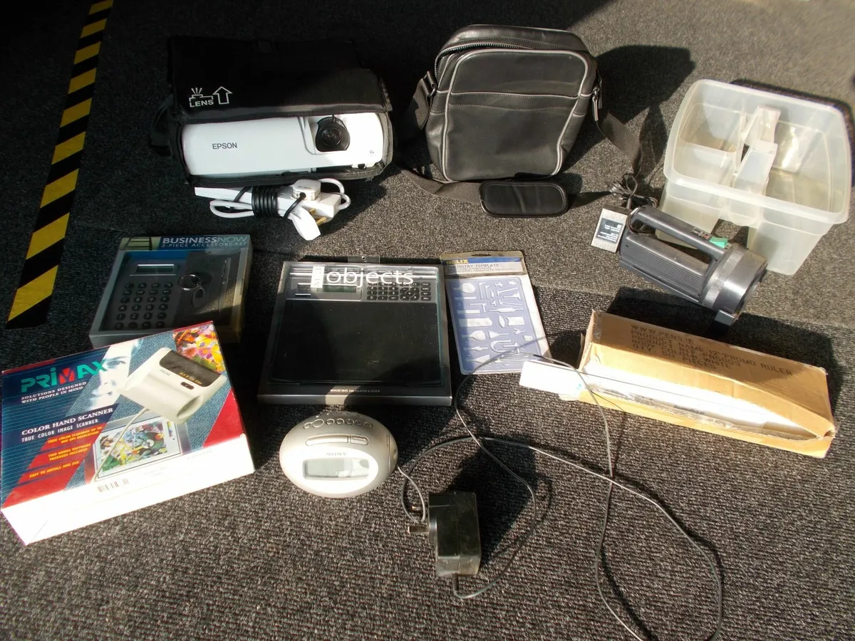 Bric a brac €15 the lot - Image 1