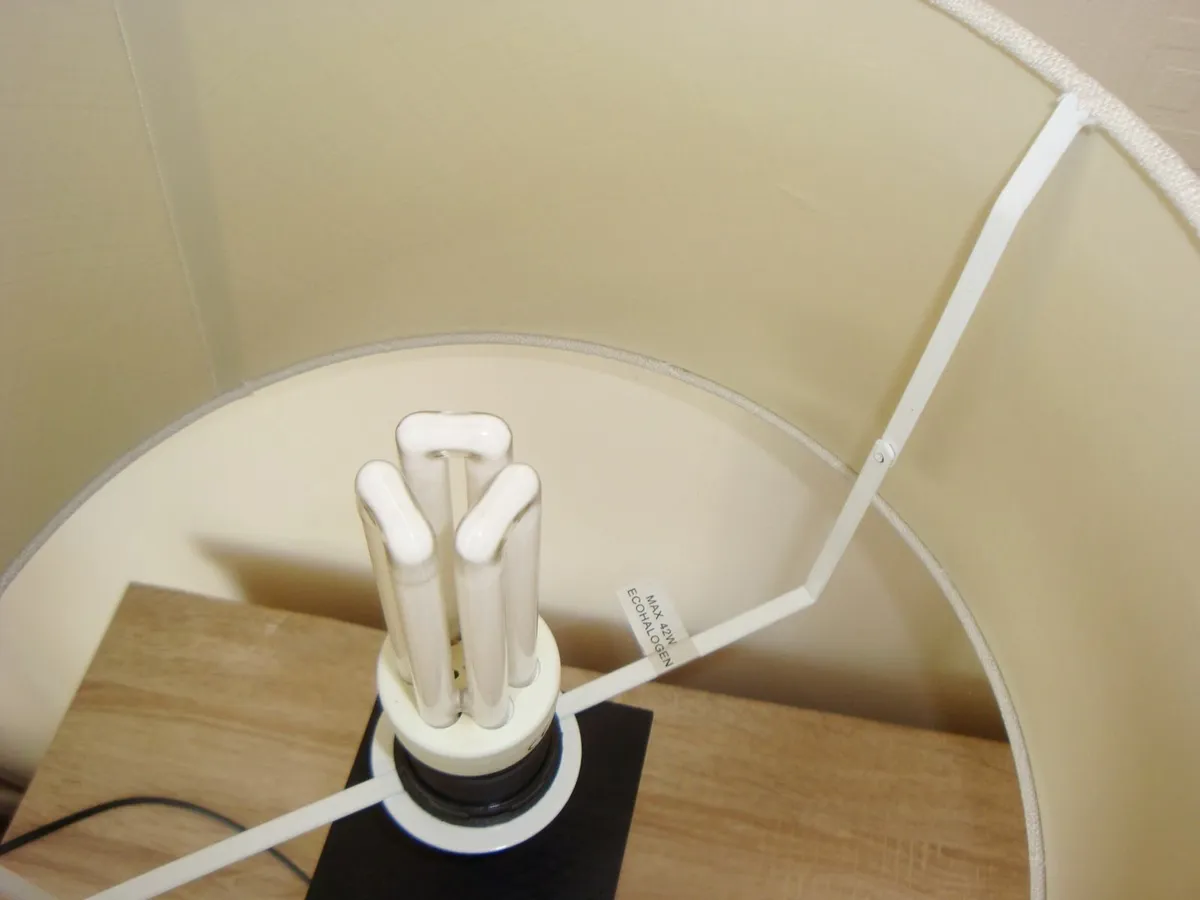 Wooden table lamp H55 - Image 3