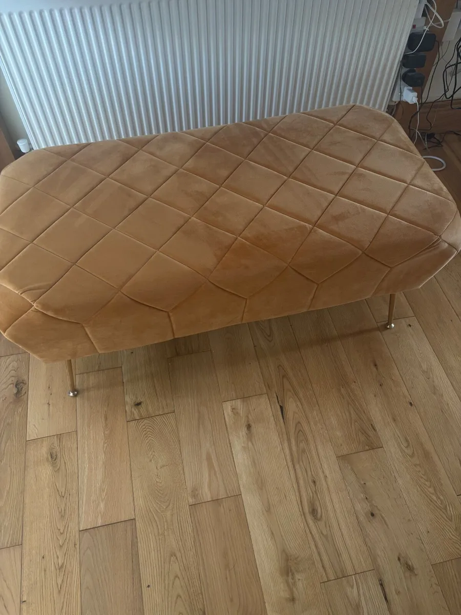 Bedroom seat - Image 1