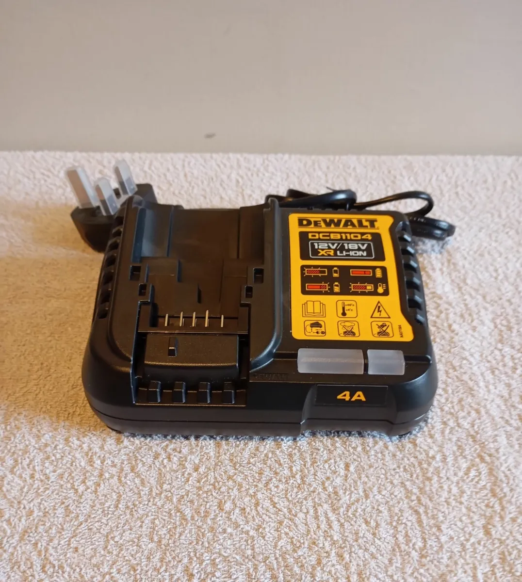 DeWalt Charger & Battery (New) - Image 3