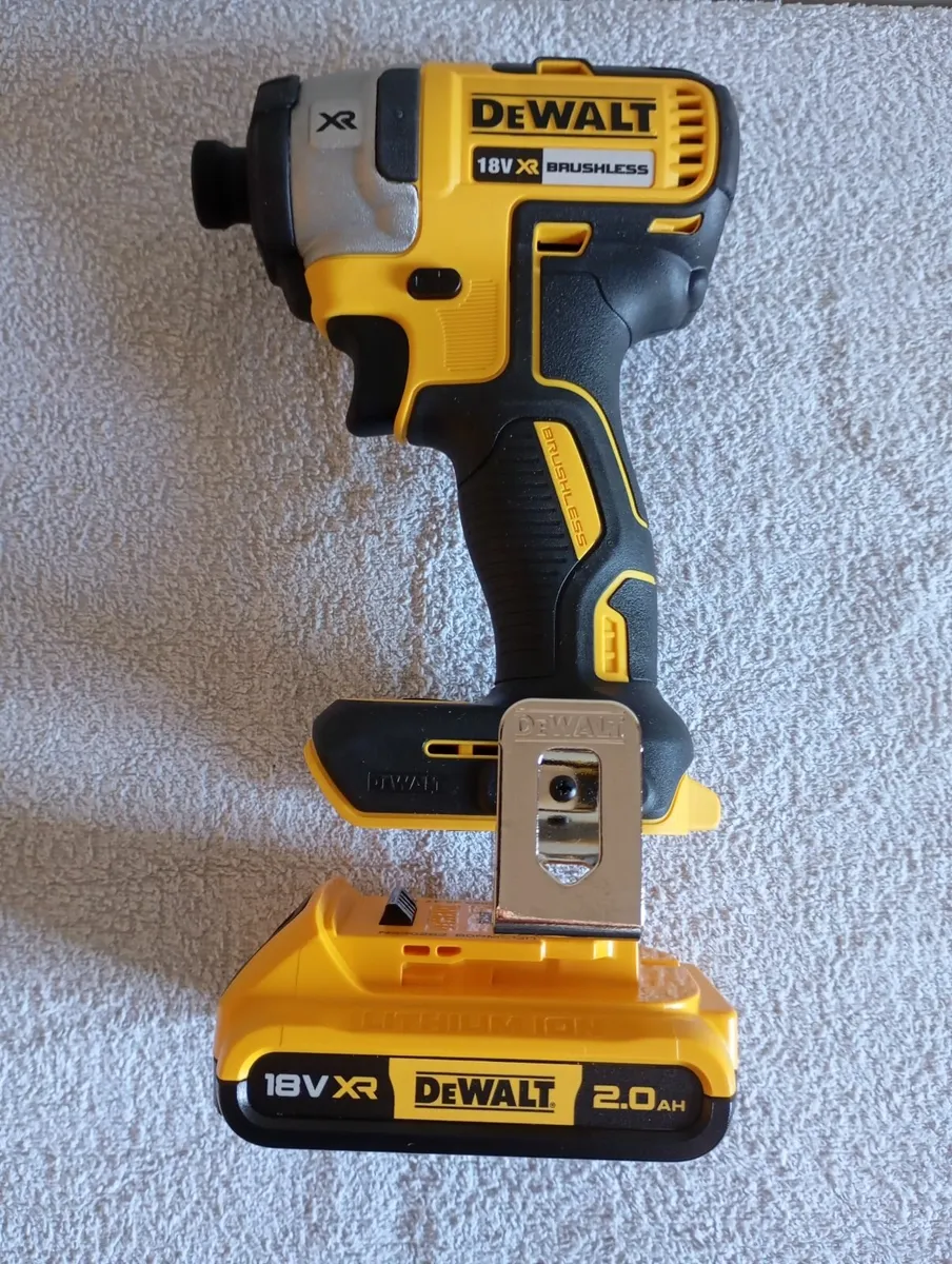DeWalt dcf887 & Battery - Image 1