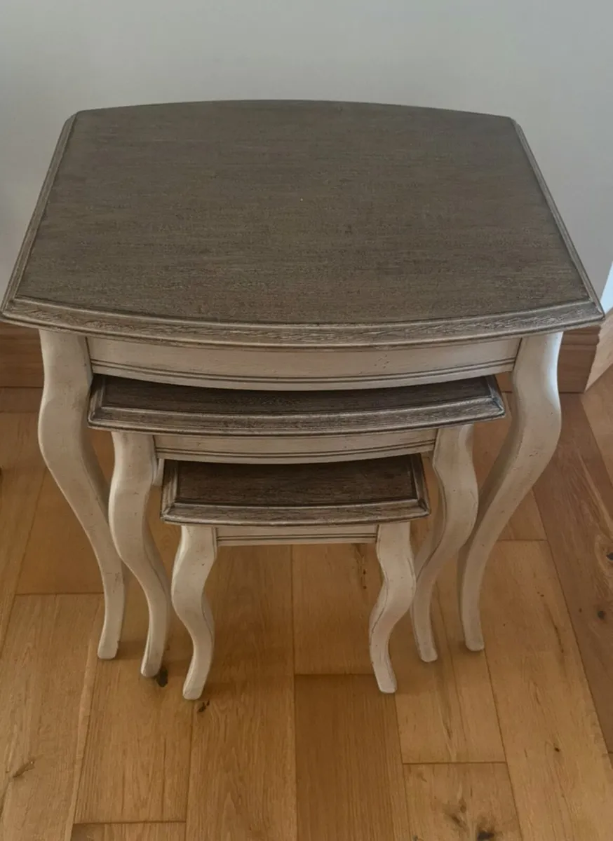 Nest of tables - Image 1