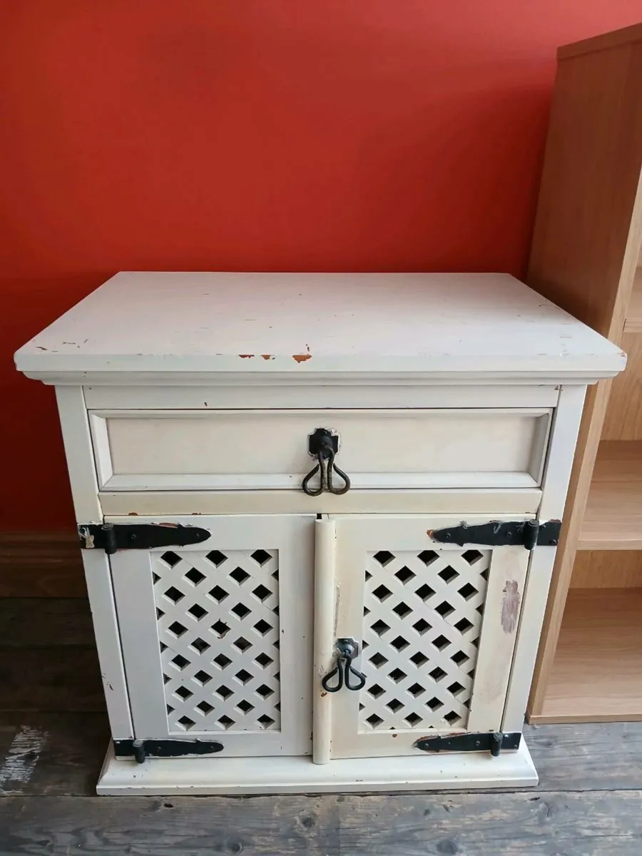 Free cabinet - Image 1