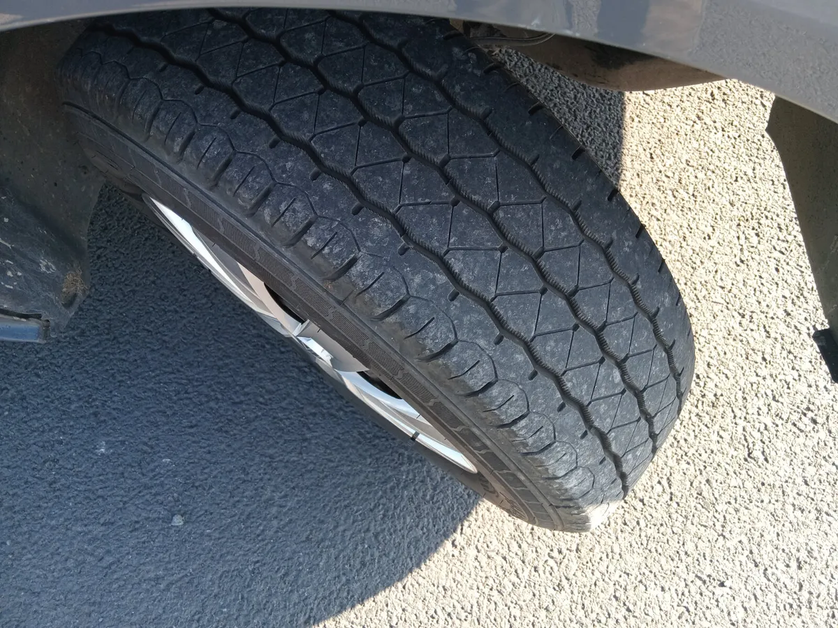 Volkswagen Transporter 2015 - Image 2