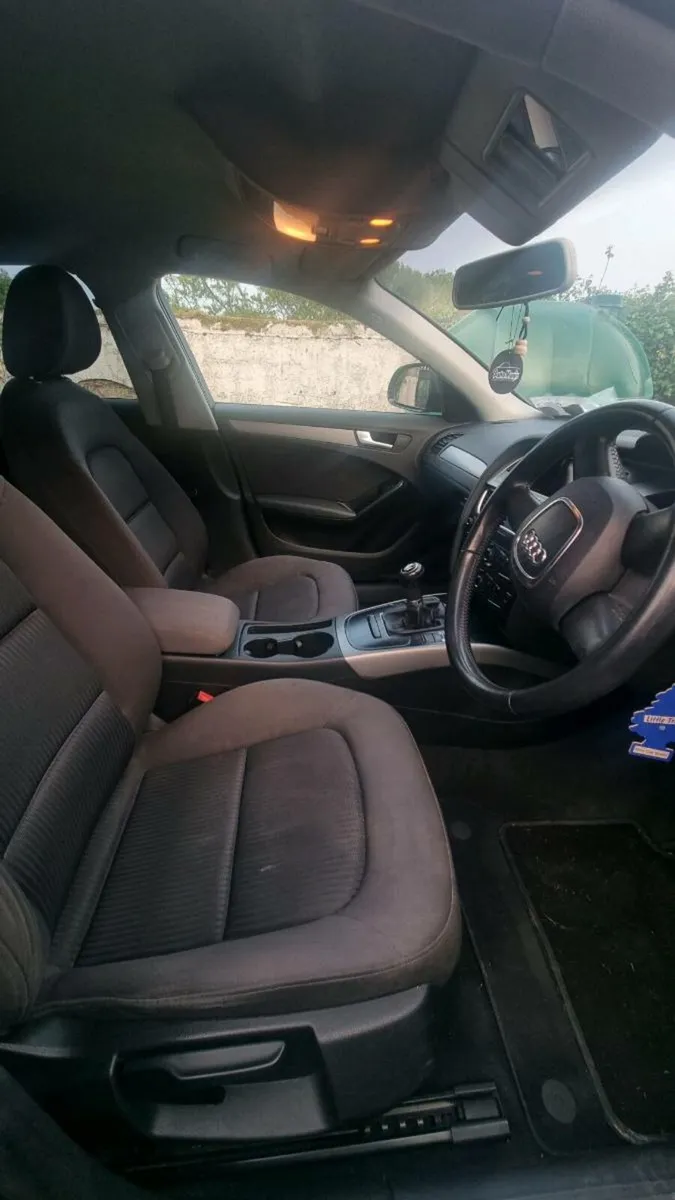 2009 audi a4 - Image 2