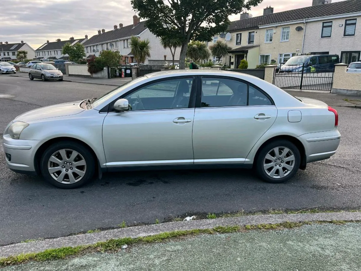 Toyota AVENSIS - Image 2