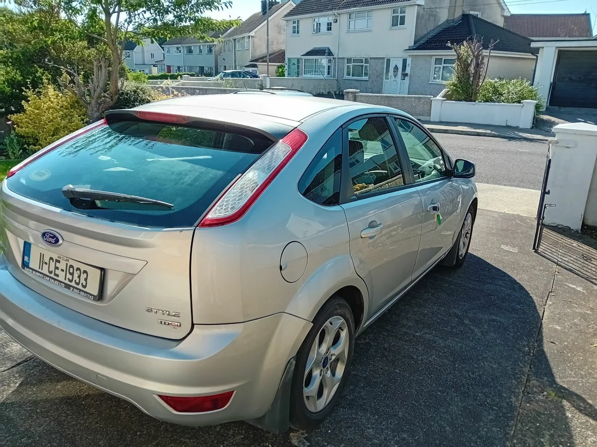Ford Focus 2011 - Image 2