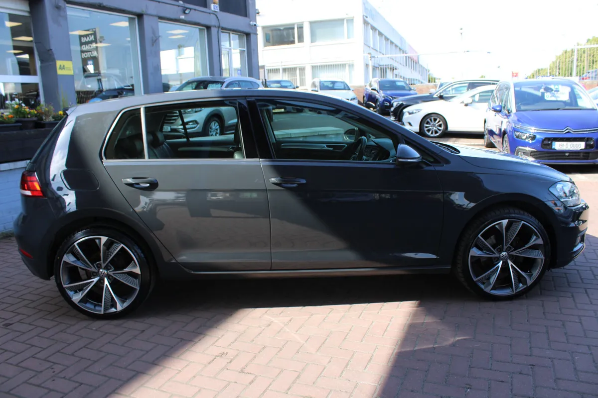 VW  Golf 1.6 TDI TRENDLINE PLUS  5DR HATCHBACK - Image 3