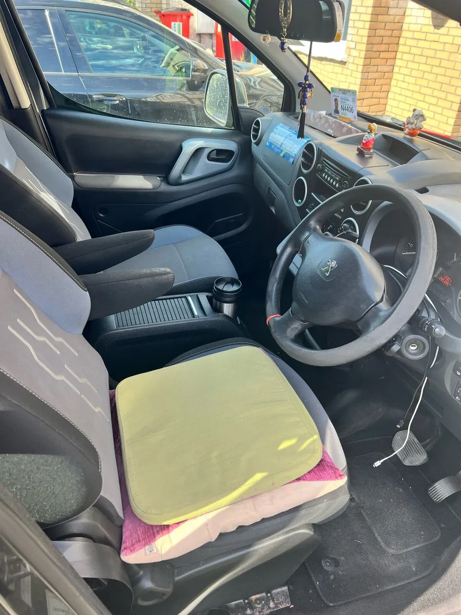 Taxi Car - Image 4