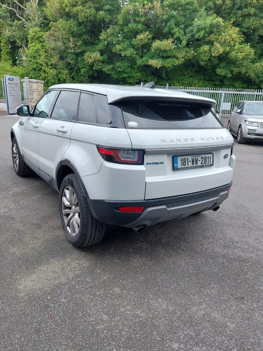 Land Rover Evogue 2.0 D Manual Like New - Image 3