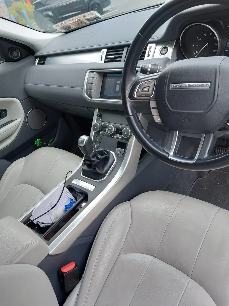 Land Rover Evogue 2.0 D Manual Like New - Image 4