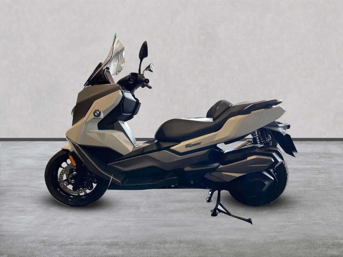 2021 BMW C400GT with Comfort Package. - Image 2