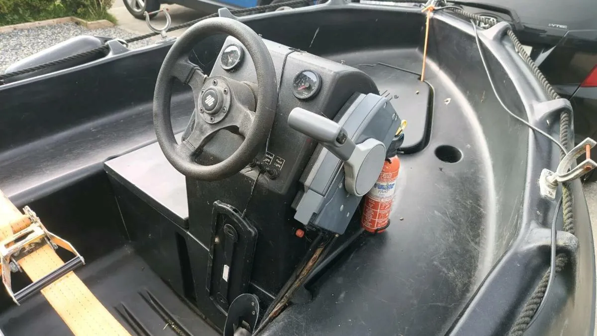 Whaly 310 Yamaha 15hp and Mercury 4hp - Image 3