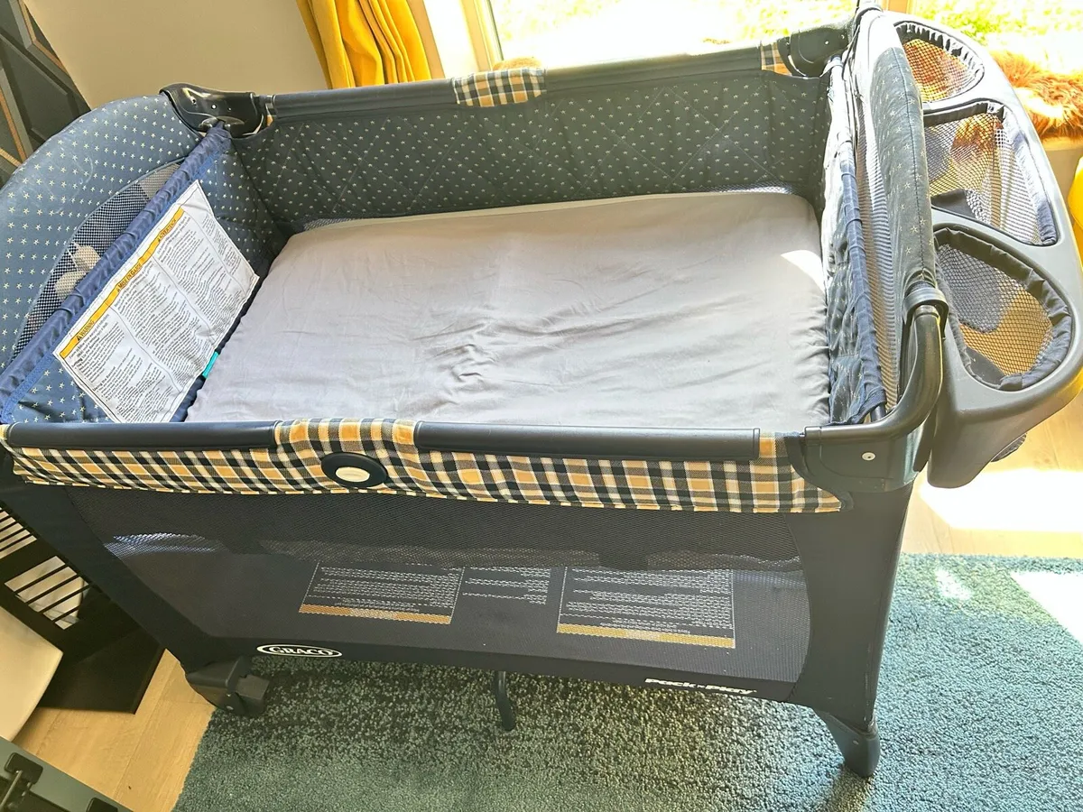 Graco Travel Cot with baby inserts - Image 2
