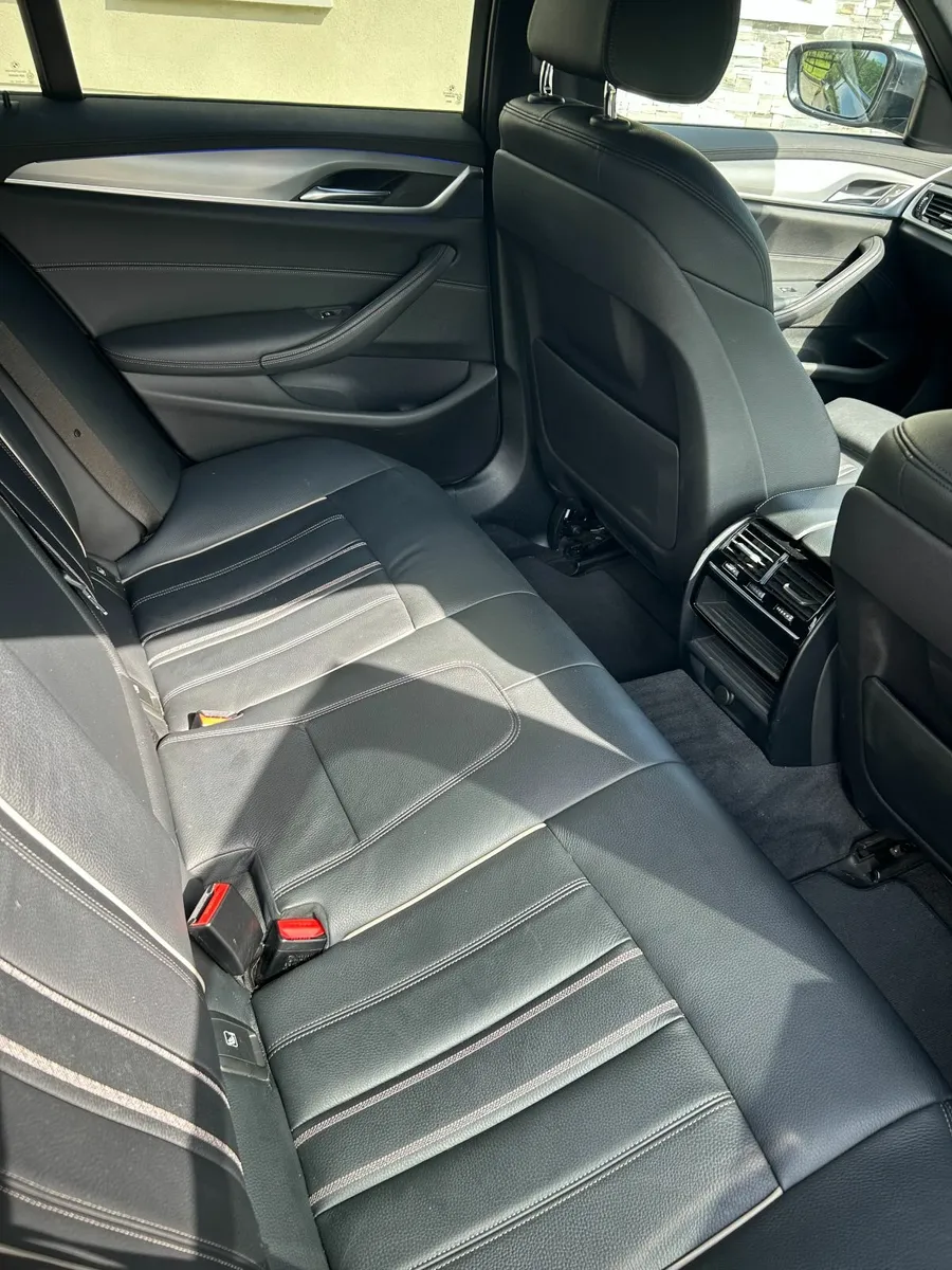 BMW 5-Series 2019 - Image 4