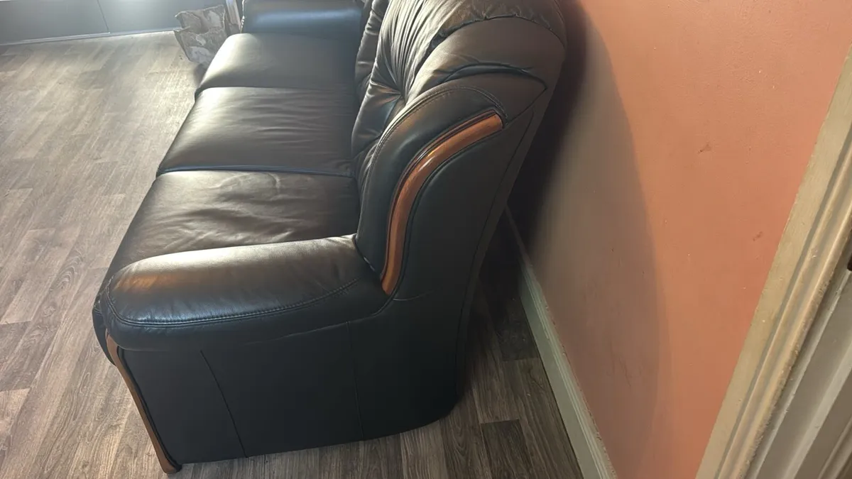 3 seater x2 Italian leather - Image 2