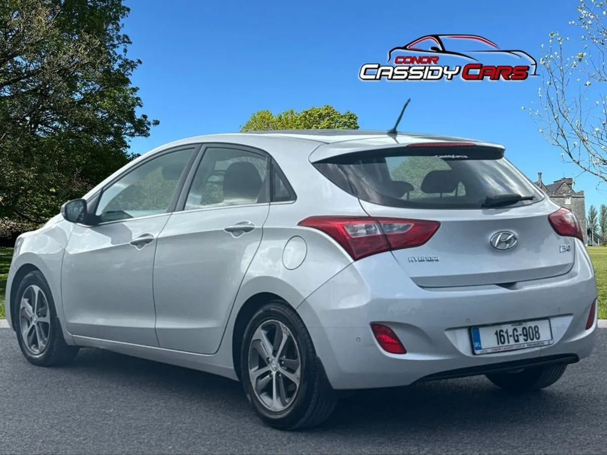 Hyundai i30 1.6 Deluxe 5DR - Image 3