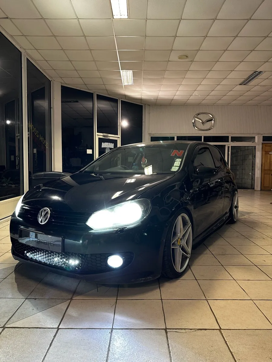 R-line Volkswagen Golf - Image 1