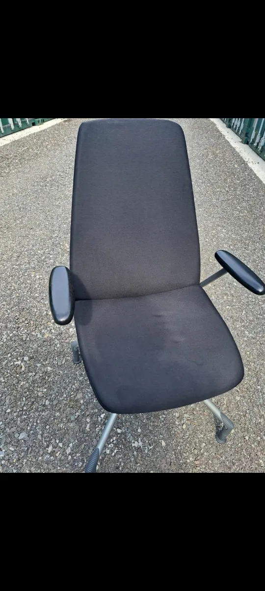 8 no.  HAG BLACK  BOARDROOM CHAIRS