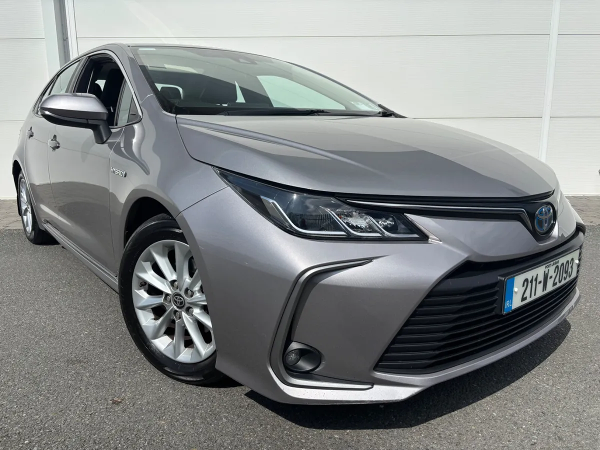2021 TOYOTA COROLLA LUNA HYBRID A/T - Image 1