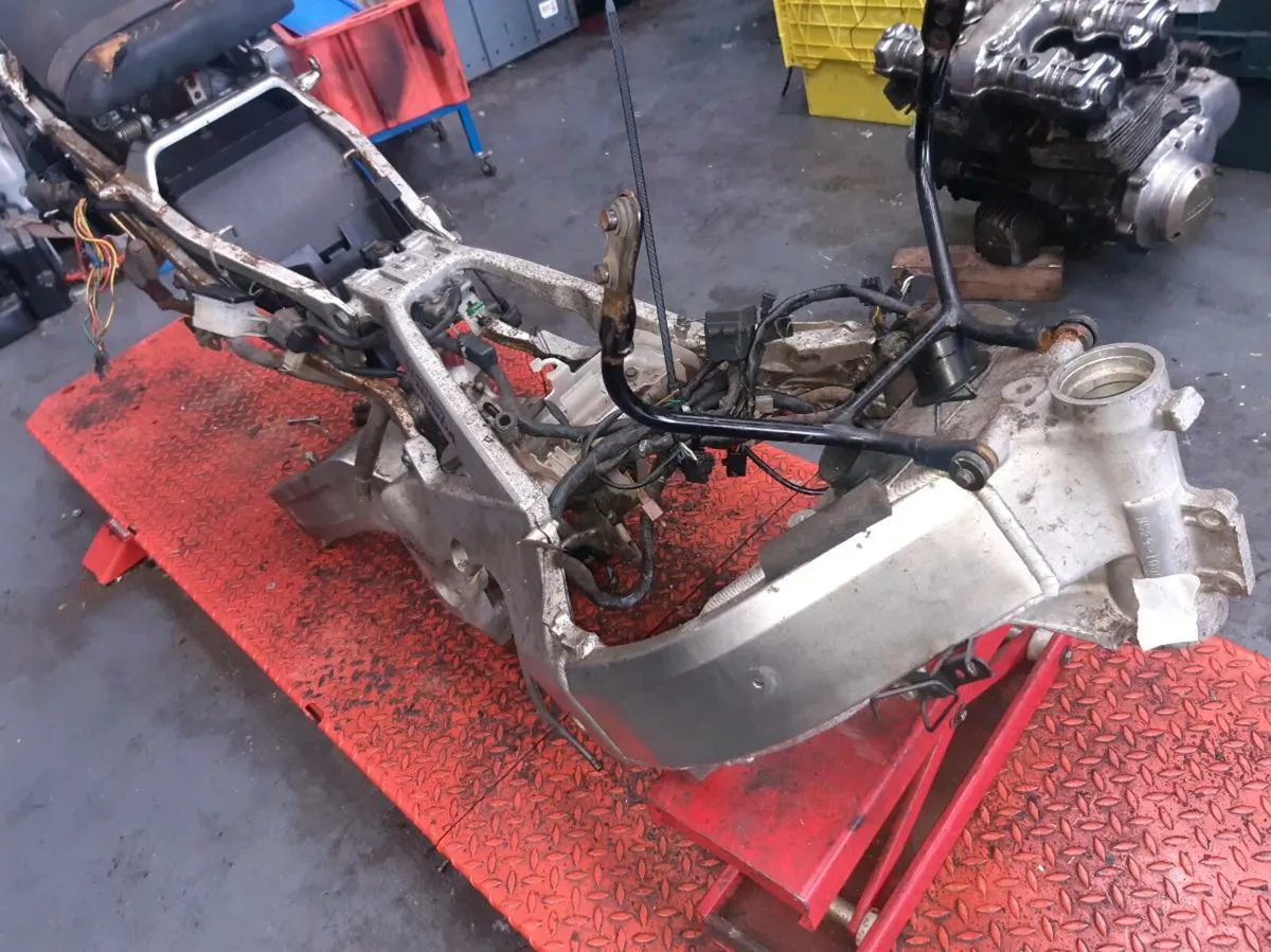 HONDA CBR400 RR FRAME & PARTS - Image 3