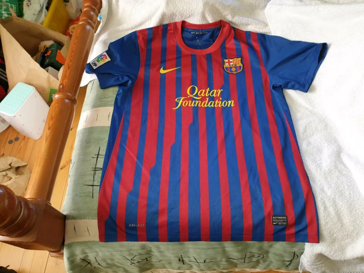 Barcelona Football Club Home Jersey 2011 to 2012 L - Image 1
