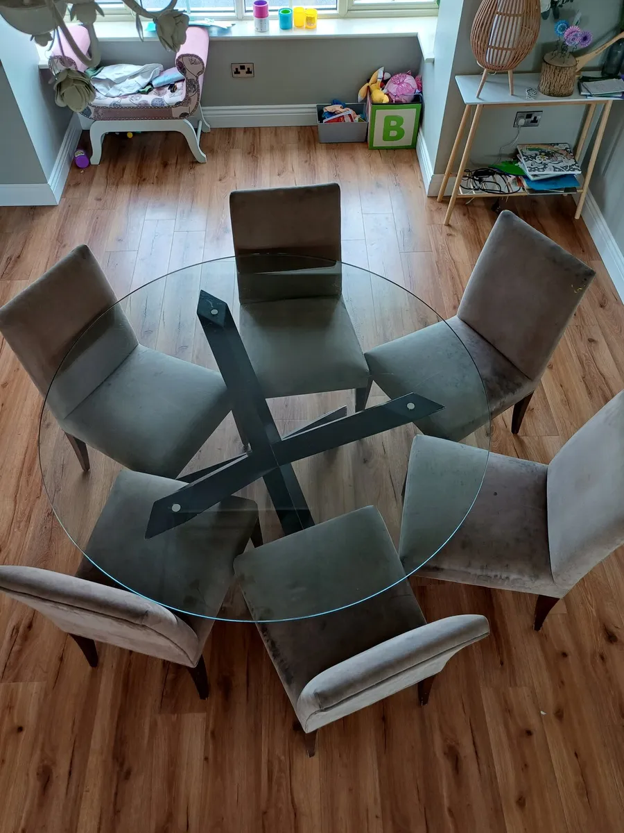 Round Glass Dinning Table & Chairs - Image 3