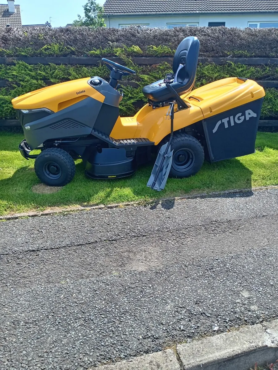 2023 ride on lawnmower - Image 1