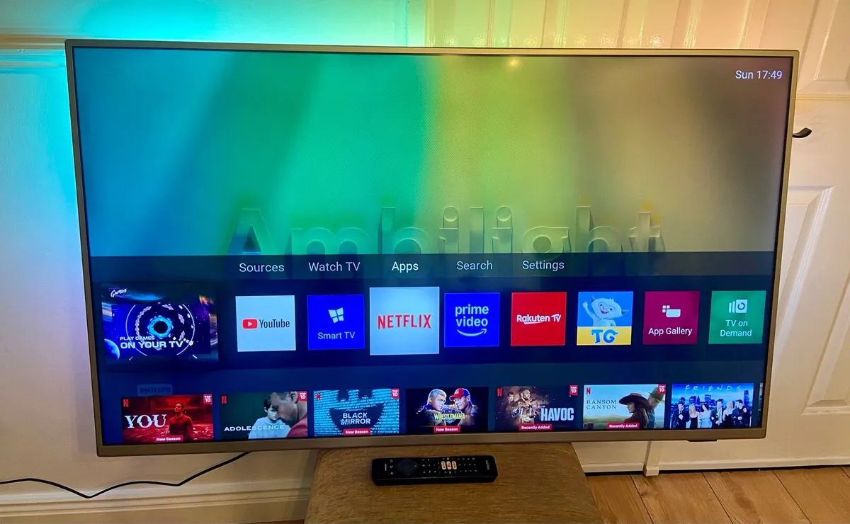 Philip 50”4K Smart TV & Wall Bracket - Ambilight - Image 1