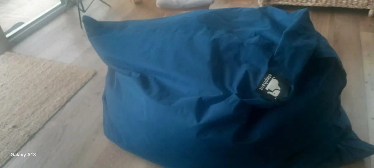 Large elephant beanbag - Image 1