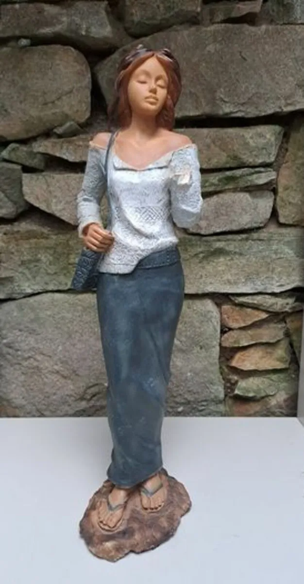 FREE Figuras Laura 2012 - Image 1
