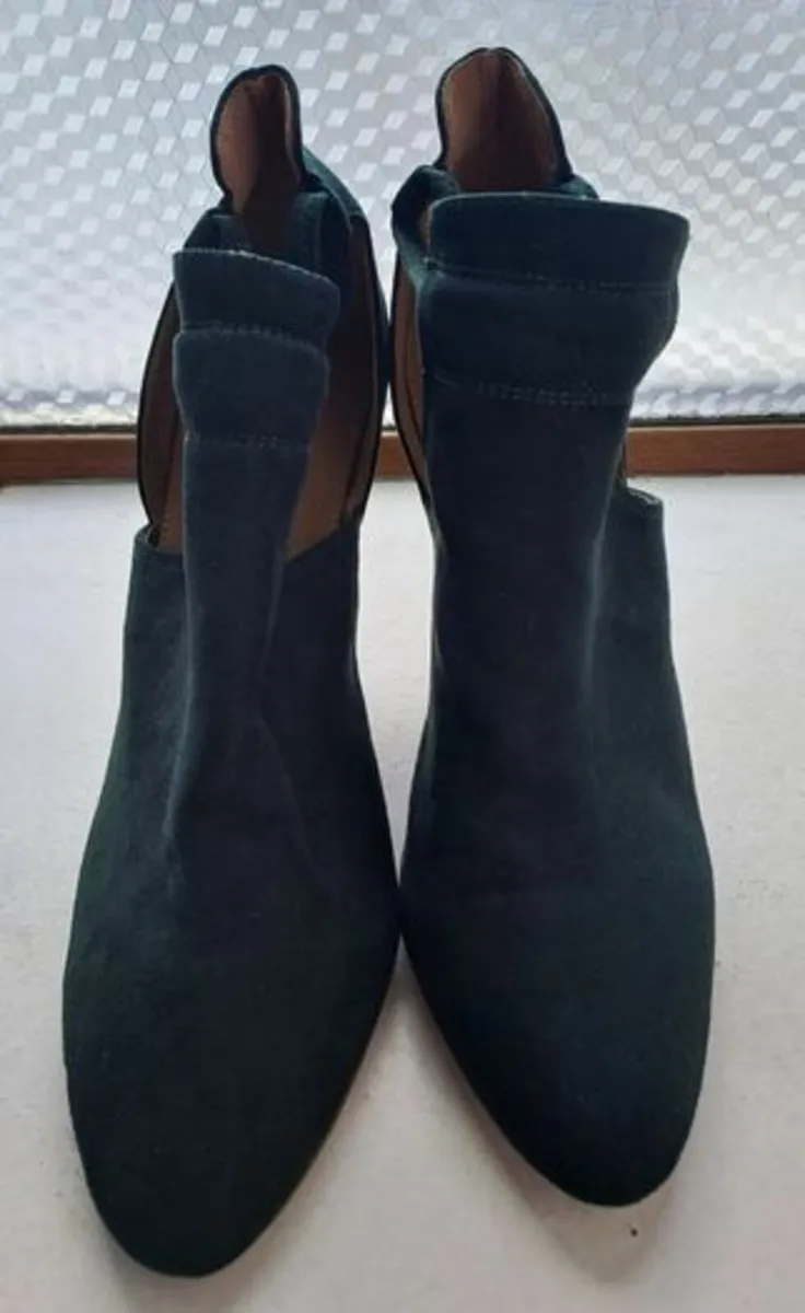 Bottle green high heels size 6.5 - Image 2