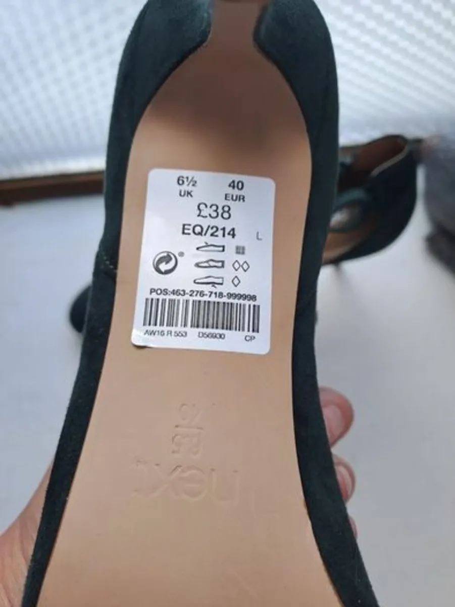 Bottle green high heels size 6.5 - Image 4