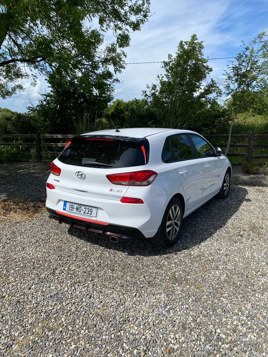 Hyundai I30 deluxe - Image 1