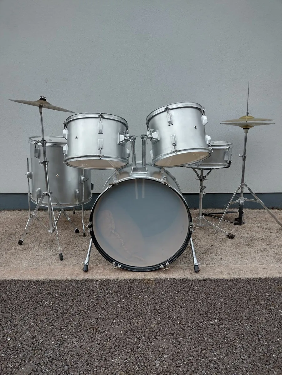Full Drum Kit.