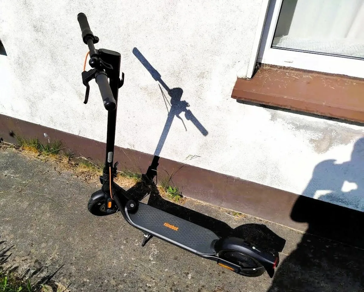 Segway Ninebot F2 Plus e scooter - Image 1