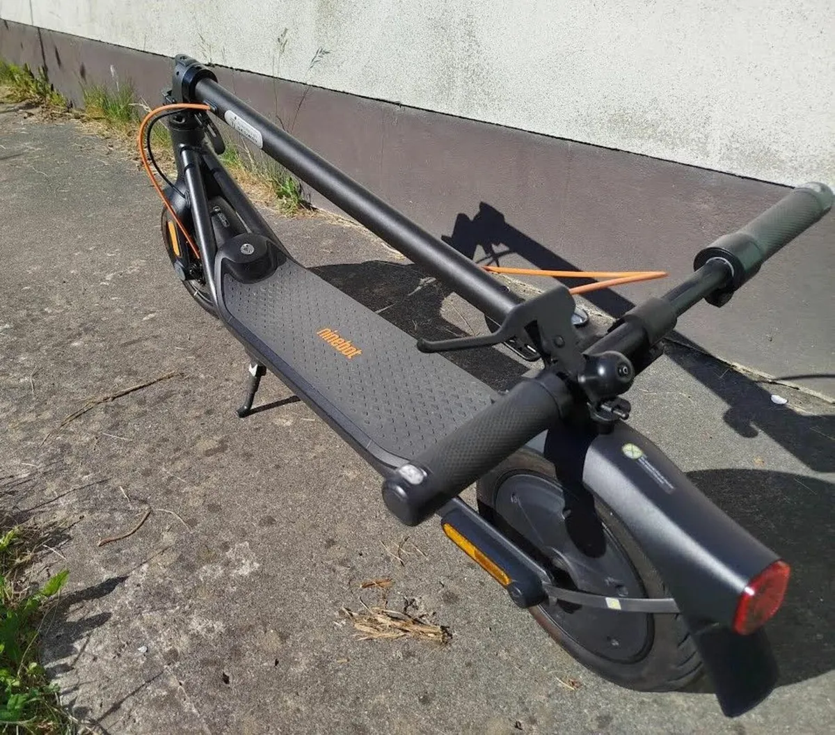 Segway Ninebot F2 Plus e scooter - Image 3
