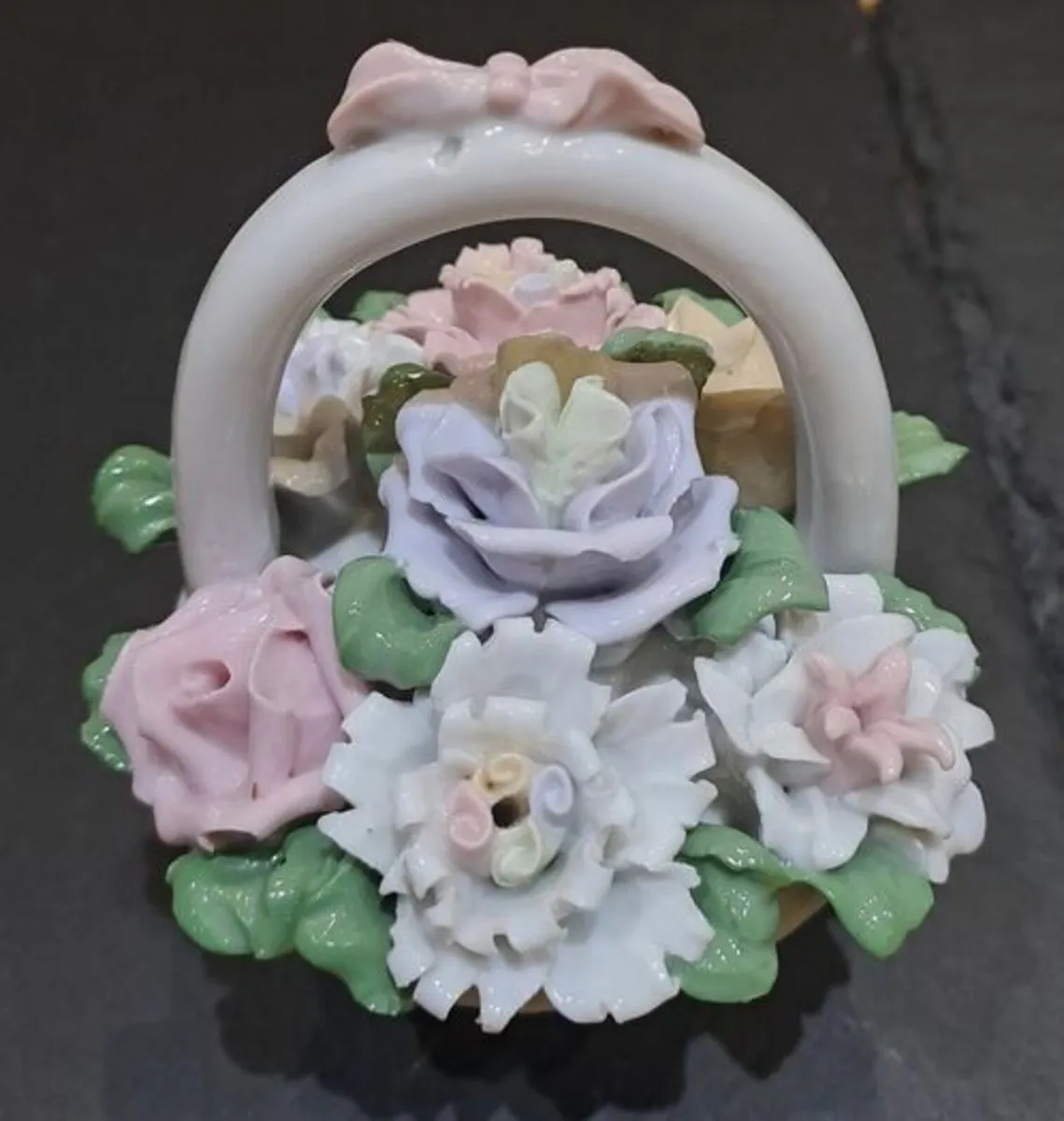 Porcelain basket of flowers - Image 2