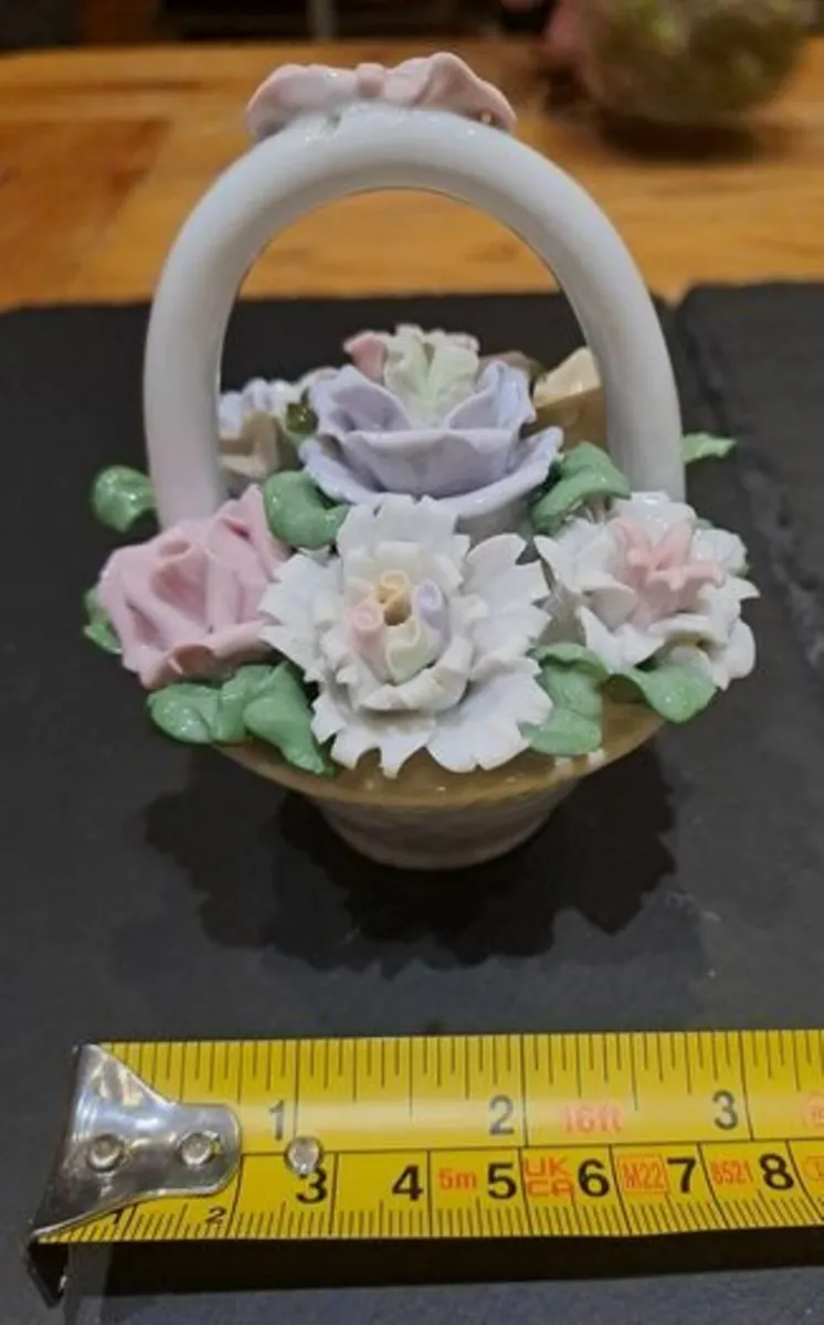 Porcelain basket of flowers - Image 4