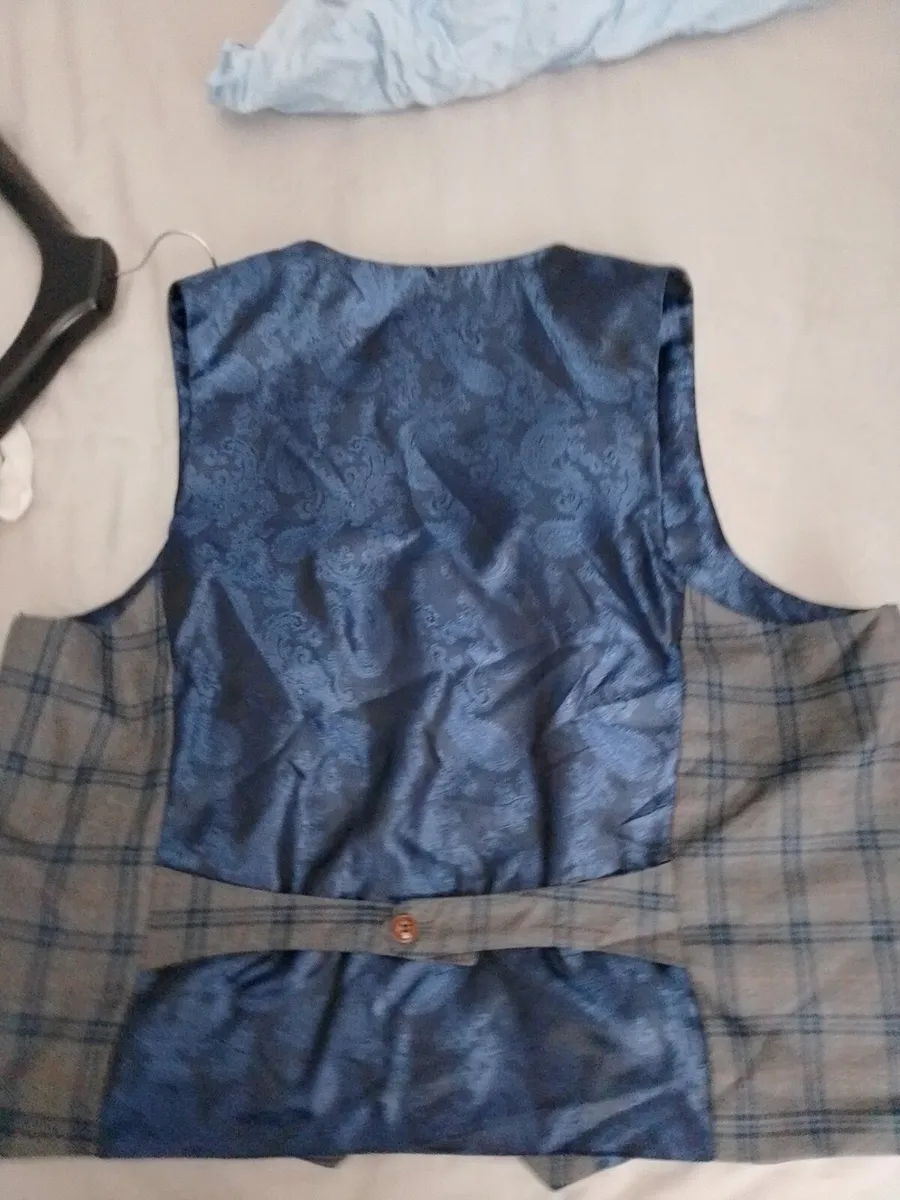 Marc Darcy trousers, waistcoat and shirt - Image 3