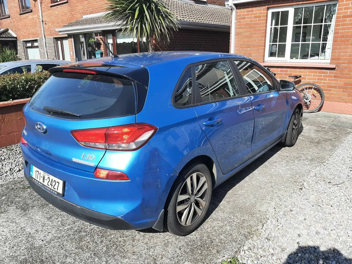 2017 Hyundai i-30 - Image 2