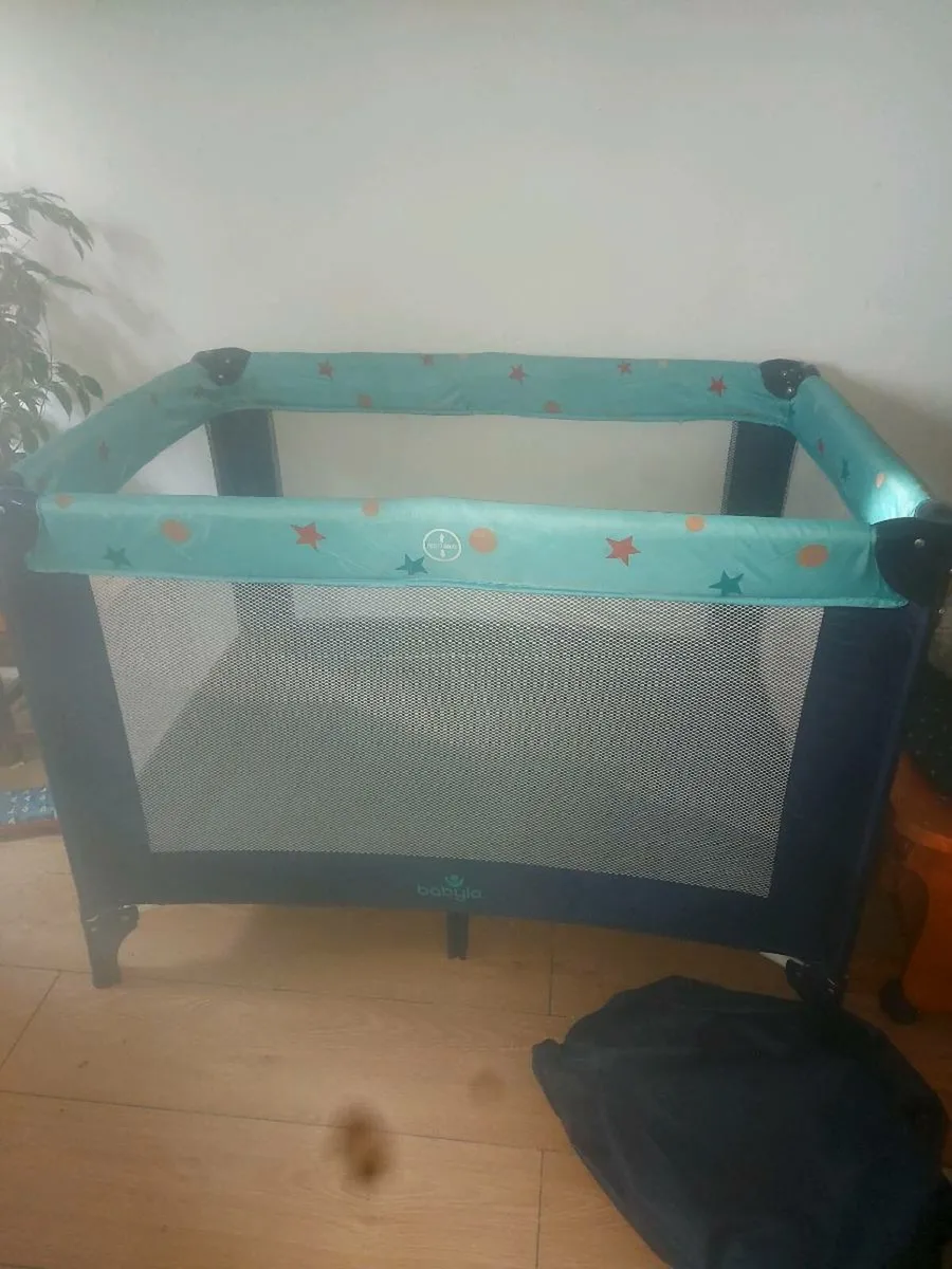 Travel cot - Image 1