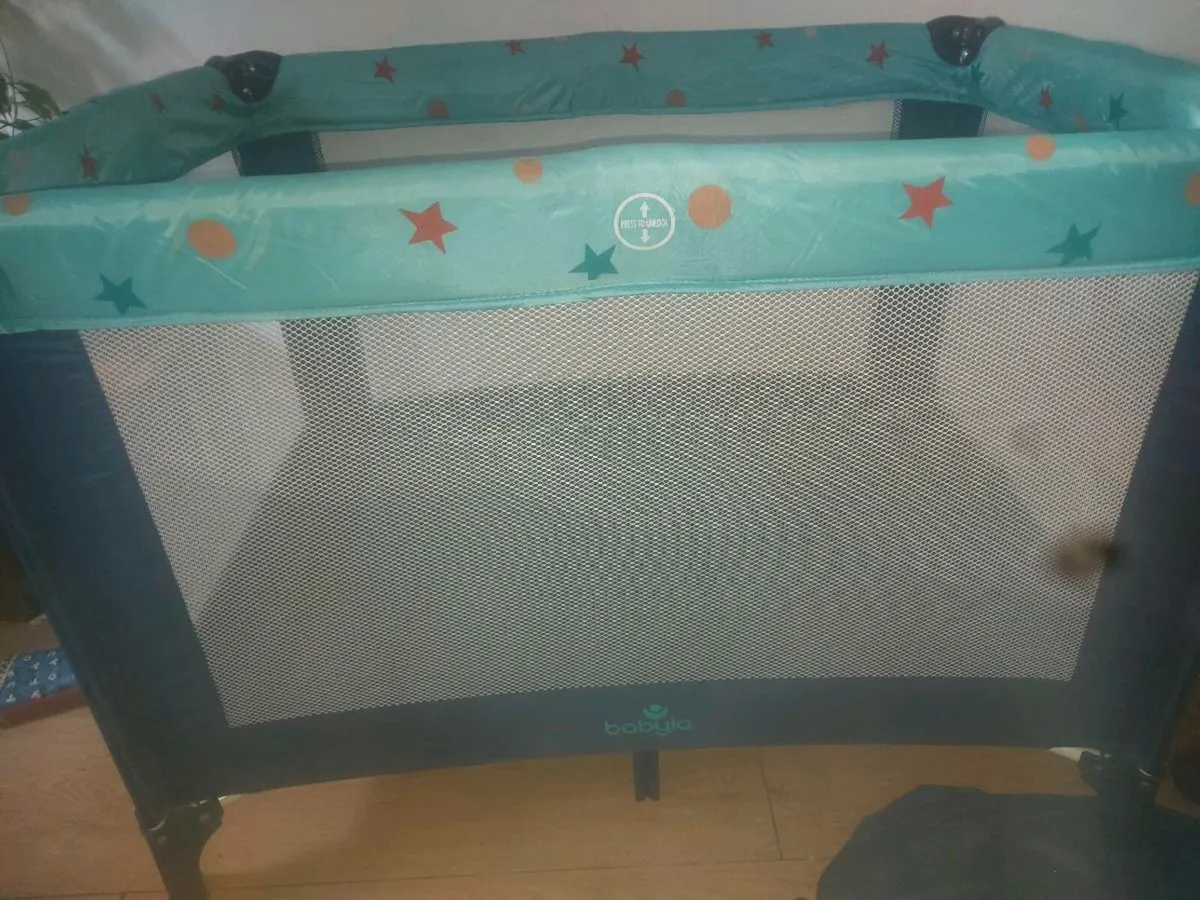 Travel cot - Image 2